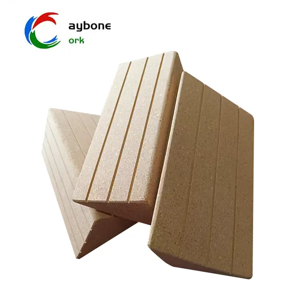 Trikotni blok za jogo iz plute visoke gostote